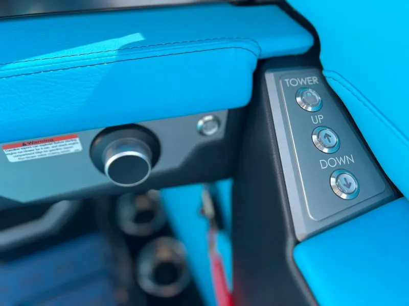 Slide: The Image of Tigé Ultré 25ZX 2026 - 16