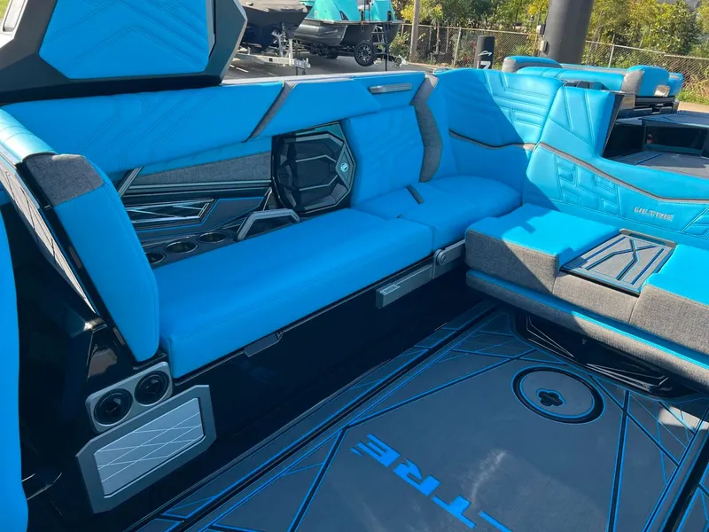 Slide: The Image of Tigé Ultré 25ZX 2026 - 17