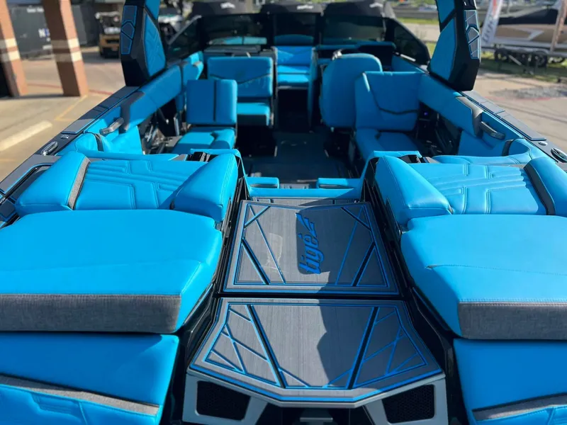 Slide: The Image of Tigé Ultré 25ZX 2026 - 27