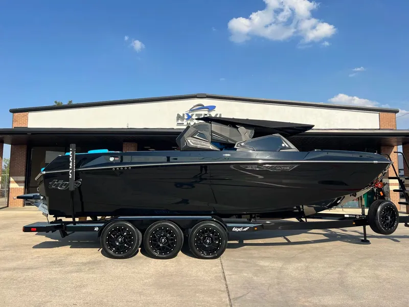 Slide: The Image of Tigé Ultré 25ZX 2026 - 30