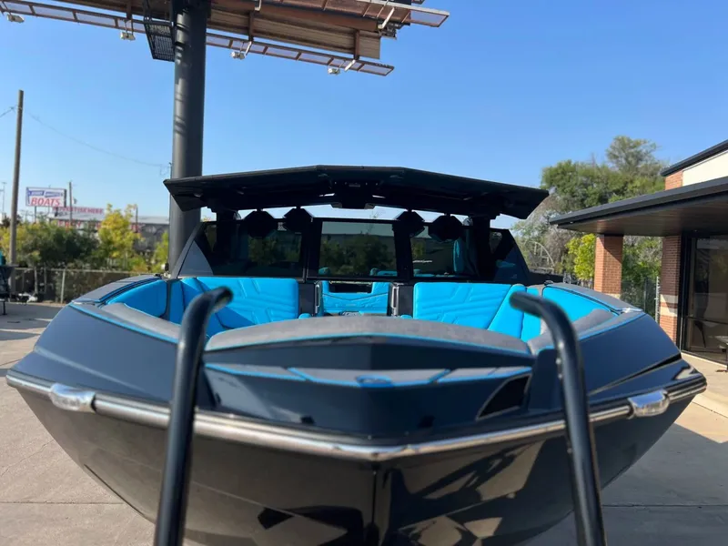 Slide: The Image of Tigé Ultré 25ZX 2026 - 37