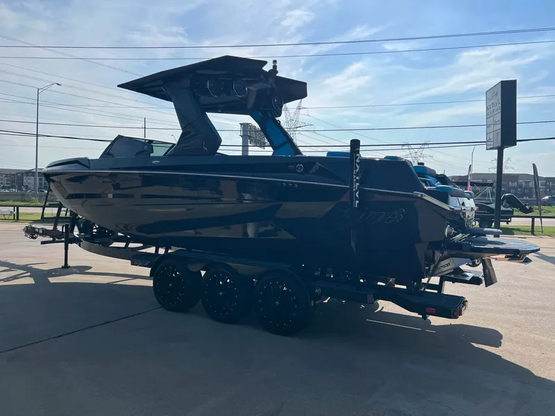 Slide: The Image of Tigé Ultré 25ZX 2026 - 5