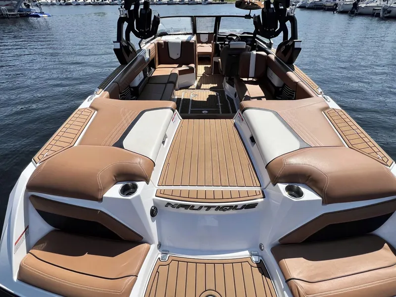 Slide: The Image of Nautique G25 2020 - 10