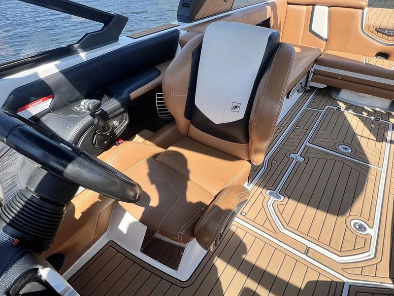 Slide: The Image of Nautique G25 2020 - 18