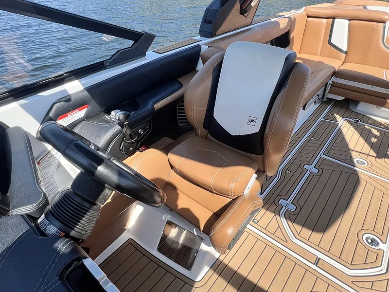 Slide: The Image of Nautique G25 2020 - 19