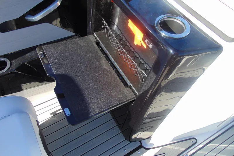 Slide: The Image of 2026 Yamaha Boats 222S interior with fold-out table and cup holder. - 13