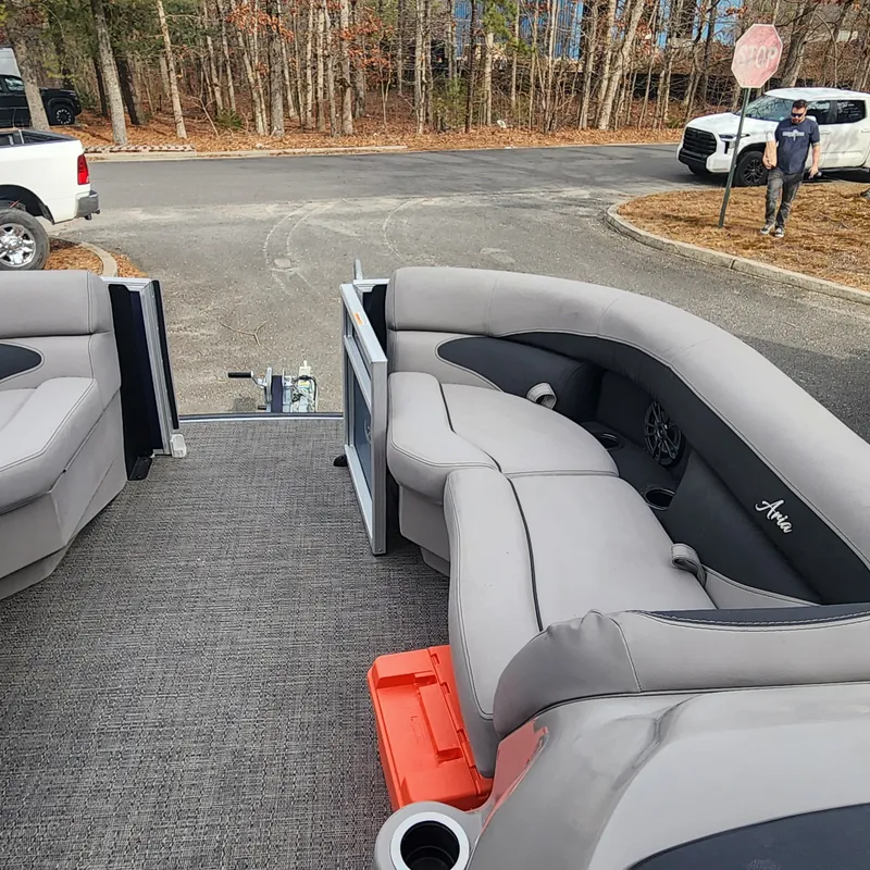 Slide: The Image of Interior of Barletta ARIA 22UC pontoon boat, 2025 model. - 42