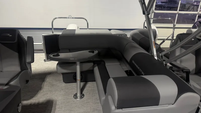 Slide: The Image of Bennington 20 SL 2026 - 4