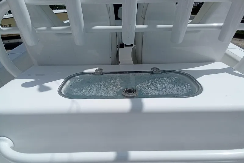 Slide: The Image of 2020 Sportsman Open 282TE Center Console livewell detail in bright sunlight. - 10