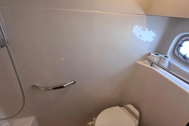 Slide: The Image of SmartCraft display showing vessel status and fuel levels on a 2005 Sea Ray 48 Sundancer. - 30