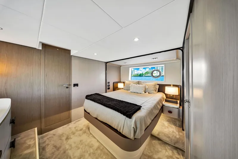 Slide: The Image of Azimut Fly 60 2022 - 52