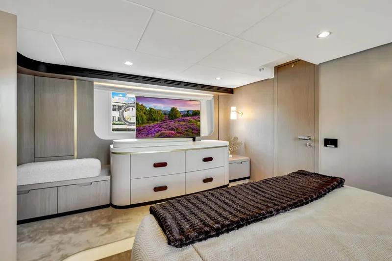 Slide: The Image of Azimut Fly 60 2022 - 55