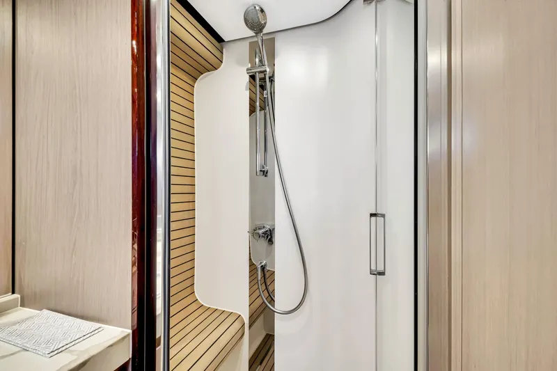 Slide: The Image of Azimut Fly 60 2022 - 57