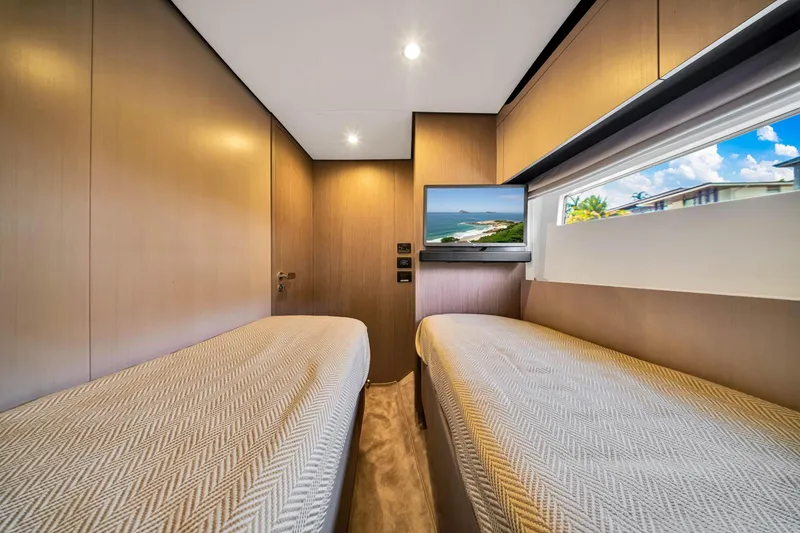 Slide: The Image of Azimut Fly 60 2022 - 64