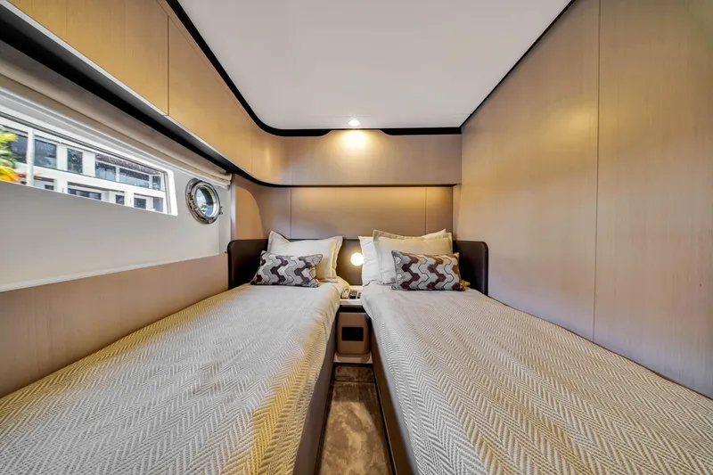 Slide: The Image of Azimut Fly 60 2022 - 65