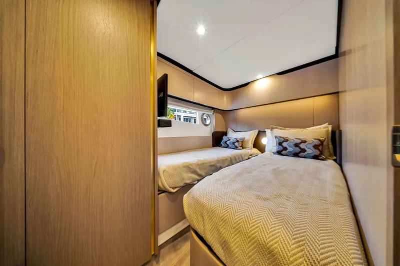 Slide: The Image of Azimut Fly 60 2022 - 66