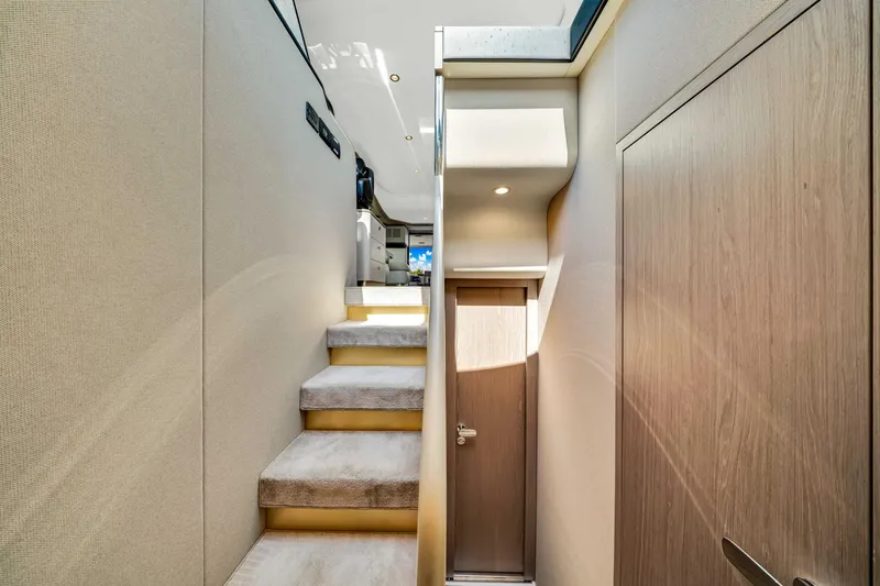 Slide: The Image of Azimut Fly 60 2022 - 67