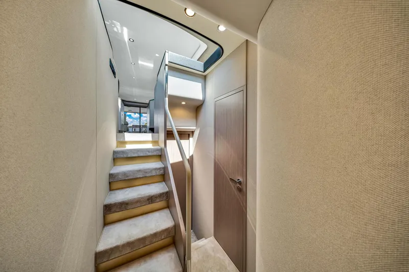 Slide: The Image of Azimut Fly 60 2022 - 68