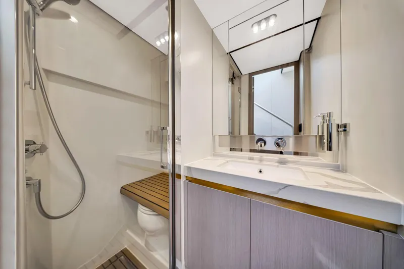 Slide: The Image of Azimut Fly 60 2022 - 70