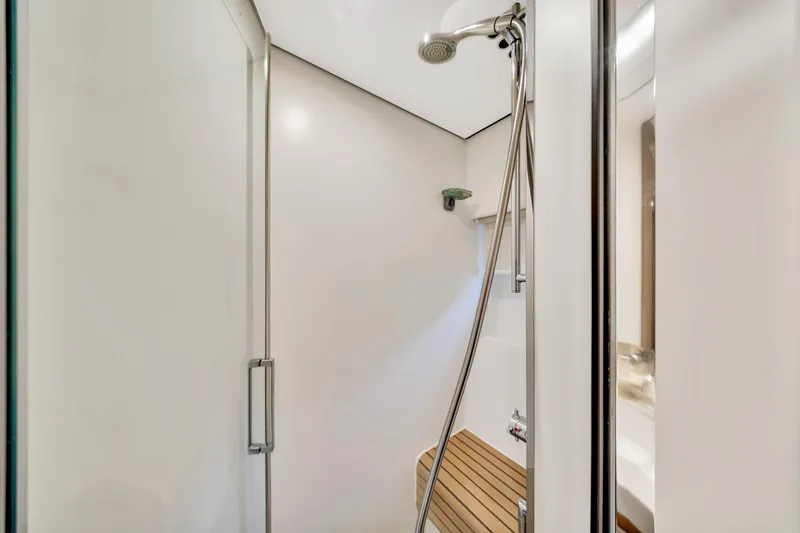 Slide: The Image of Azimut Fly 60 2022 - 71