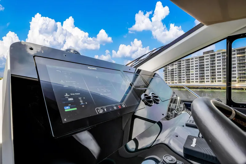 Slide: The Image of Azimut Fly 60 2022 - 73