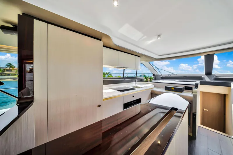 Slide: The Image of Azimut Fly 60 2022 - 75