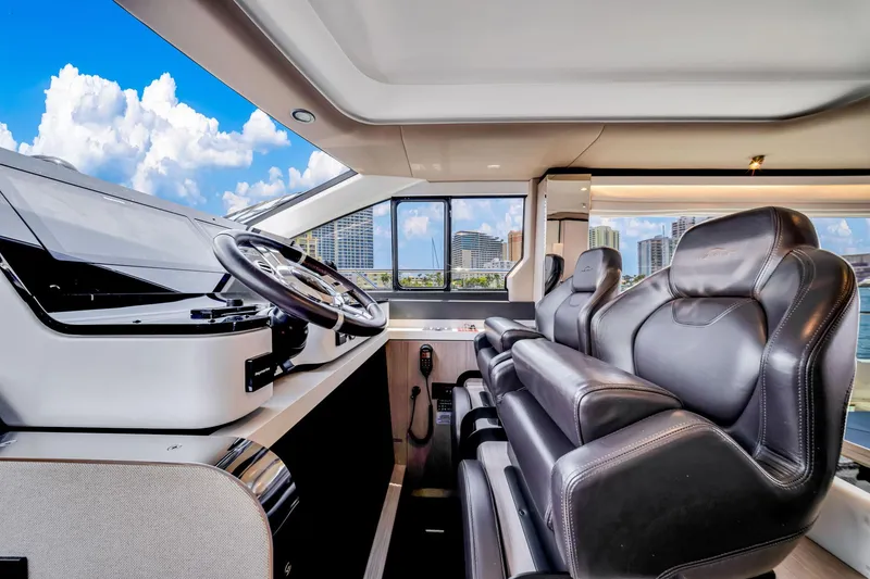 Slide: The Image of Azimut Fly 60 2022 - 77