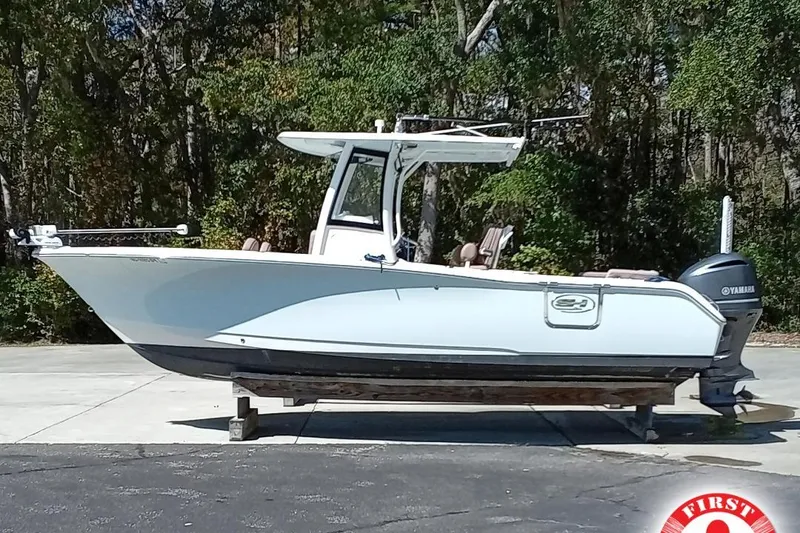 Slide: The Image of 2019 Sea Hunt Ultra 255 SE boat on display, side view with Yamaha engine. - 1