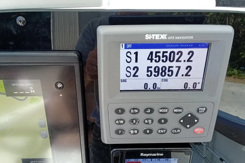Slide: The Image of GPS navigator display on 2019 Sea Hunt Ultra 255 SE boat dashboard. - 46