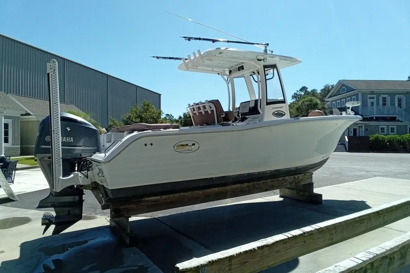 Slide: The Image of 2019 Sea Hunt Ultra 255 SE boat on display with Yamaha engine. - 7