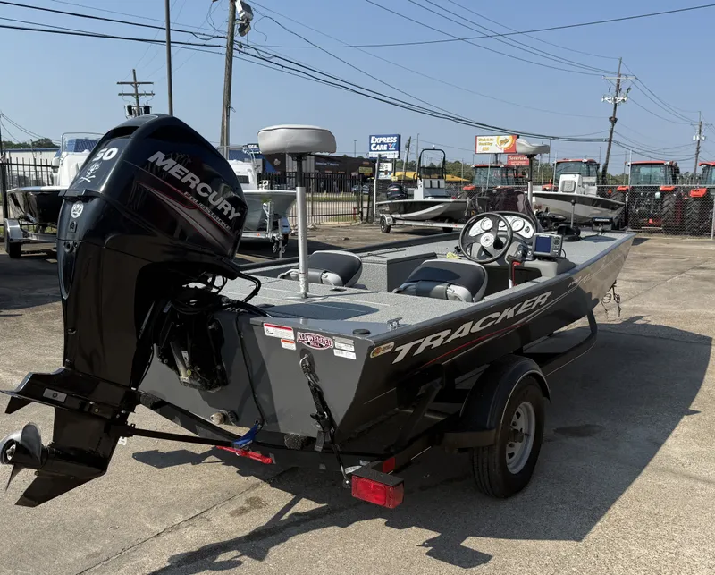 Slide: The Image of Tracker Pro 170 2017 - 7