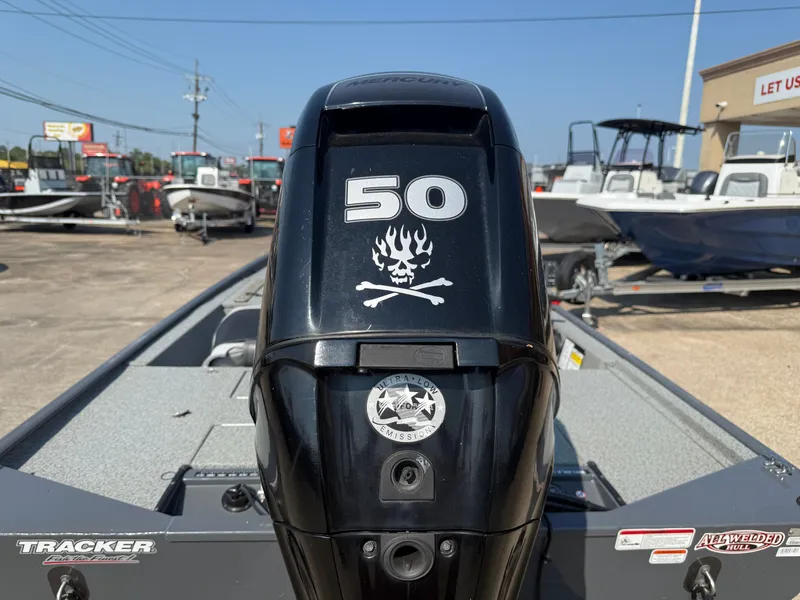 Slide: The Image of Tracker Pro 170 2017 - 8