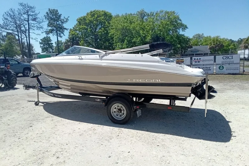 Slide: The Image of 2014 Regal 2000 Bowrider boat on trailer in outdoor setting. - 22