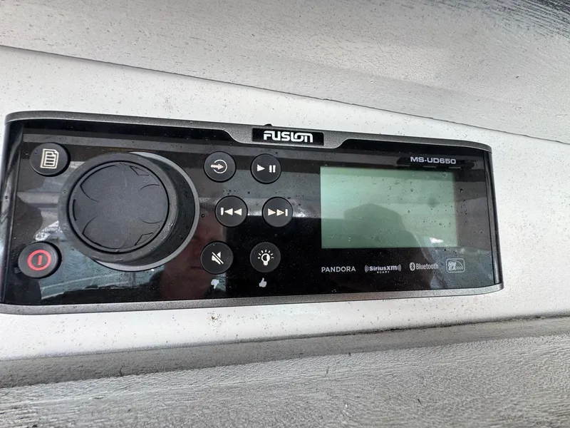 Slide: The Image of Fusion MS-UD650 stereo system on 1998 Ocean Yachts 40 Super Sport. - 45