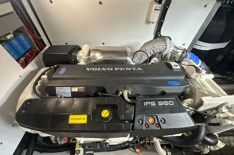 Slide: The Image of Volvo Penta IPS 950 engine in 2018 Sunseeker Manhattan 52 yacht. - 92
