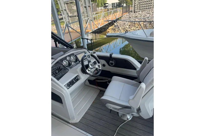 Slide: The Image of 2021 Avalon LSZ Entertainer 24' boat interior with steering wheel and dashboard. - 6