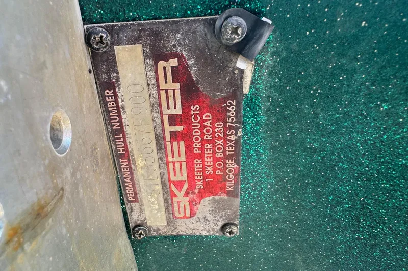 Slide: The Image of Skeeter ZX200 2000 hull identification plate with serial number and manufacturer details. - 12