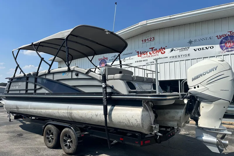 Slide: The Image of 2023 Bennington Q25 pontoon boat with Mercury engine at dealership. - 3