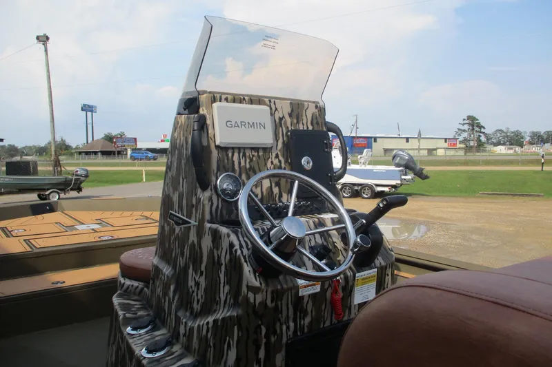 Slide: The Image of 2026 Avid 20 ROGUE CC boat console with Garmin navigation system. - 14