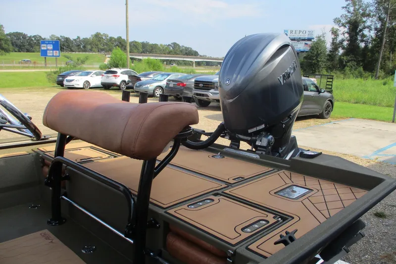 Slide: The Image of 2026 Avid 20 ROGUE CC boat with Yamaha outboard motor, parked outdoors. - 19