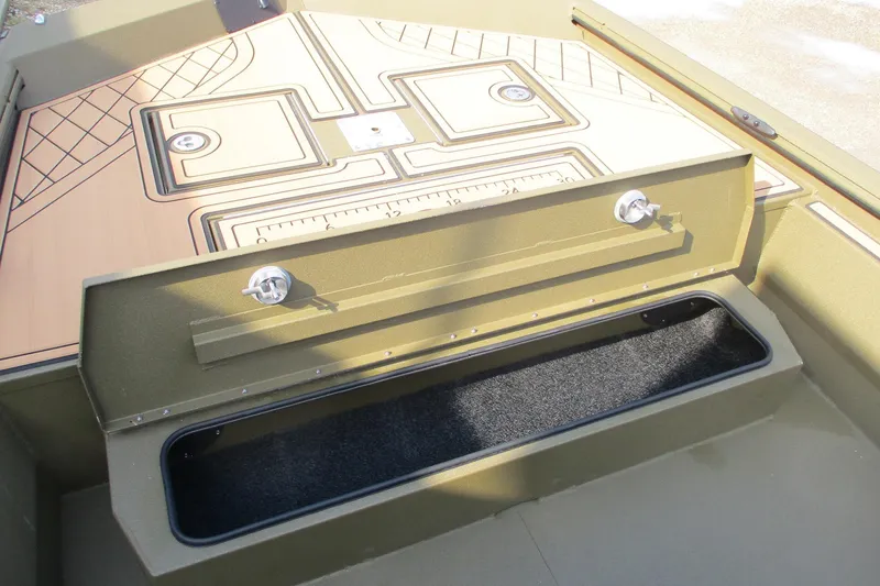 Slide: The Image of Avid 20 ROGUE CC 2026 boat interior with storage compartment and detailed deck design. - 6