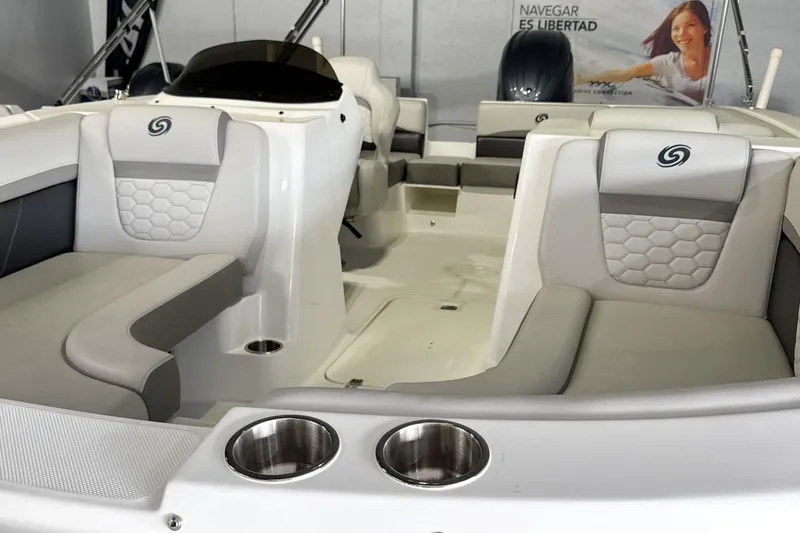 Slide: The Image of Hurricane SunDeck Sport 192 RL OB 2024 - 5