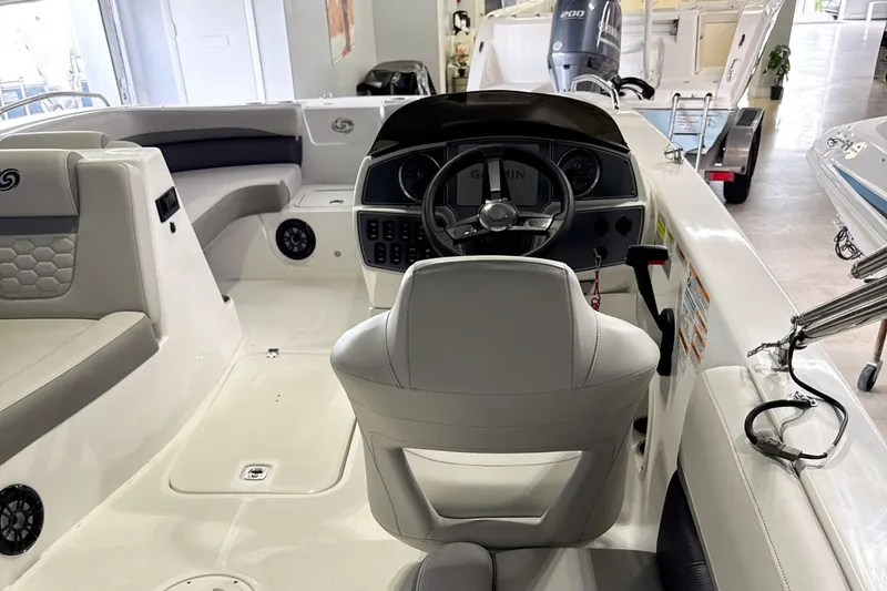 Slide: The Image of Hurricane SunDeck Sport 192 RL OB 2024 - 6