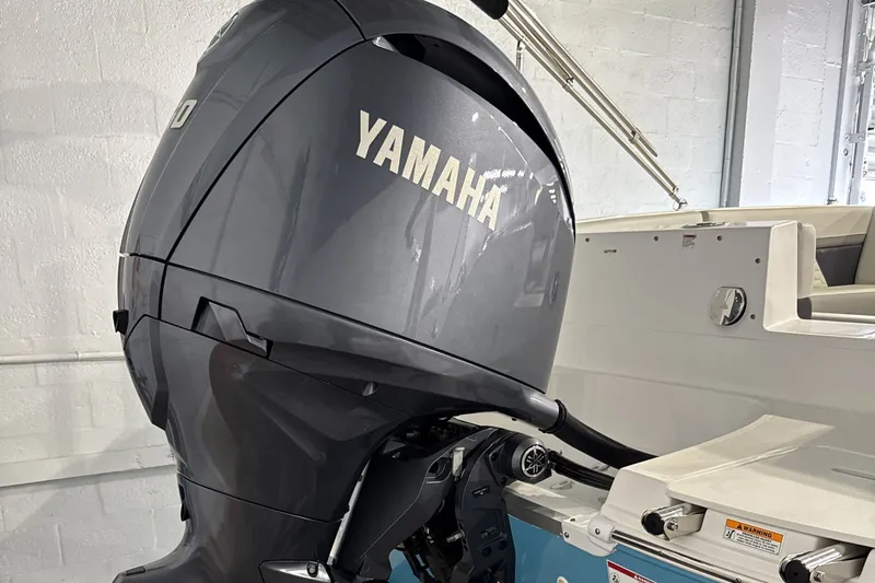 Slide: The Image of Hurricane SunDeck Sport 192 RL OB 2024 - 9