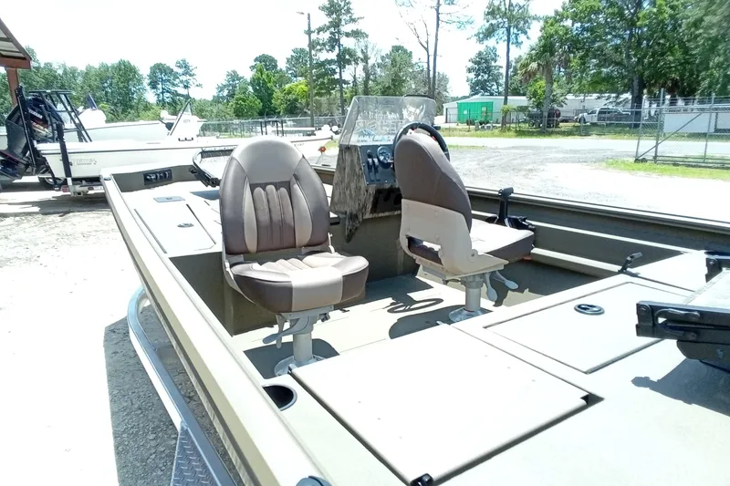 Slide: The Image of 2026 Thor 1900 Lake Hammer SC boat with dual seats and control panel. - 17