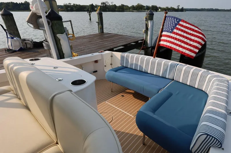 Slide: The Image of Cockpit L-settee - 4