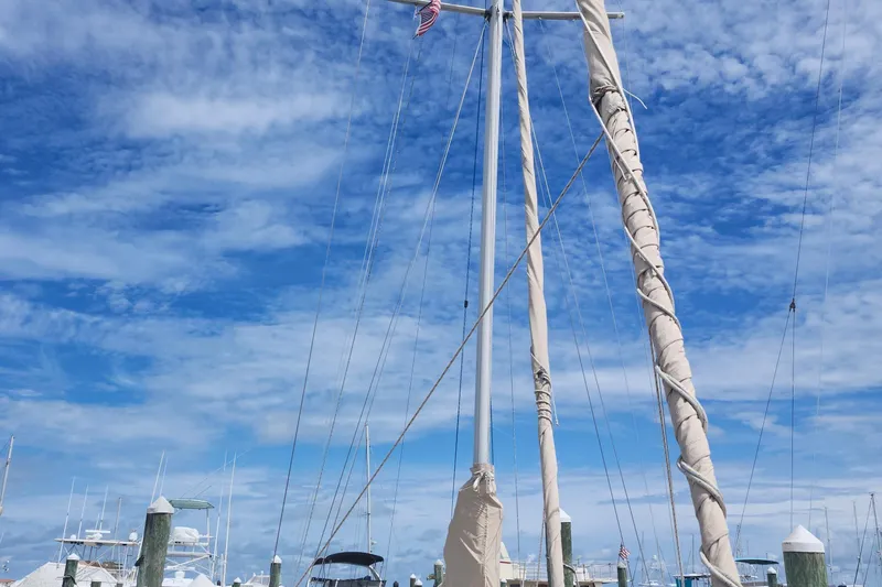 Slide: The Image of Sailboat mast of 1995 Island Packet 32 against a vibrant blue sky. - 10