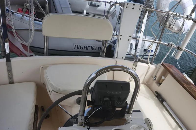 Slide: The Image of Cockpit of 1995 Island Packet 32 sailboat with Garmin navigation system. - 18