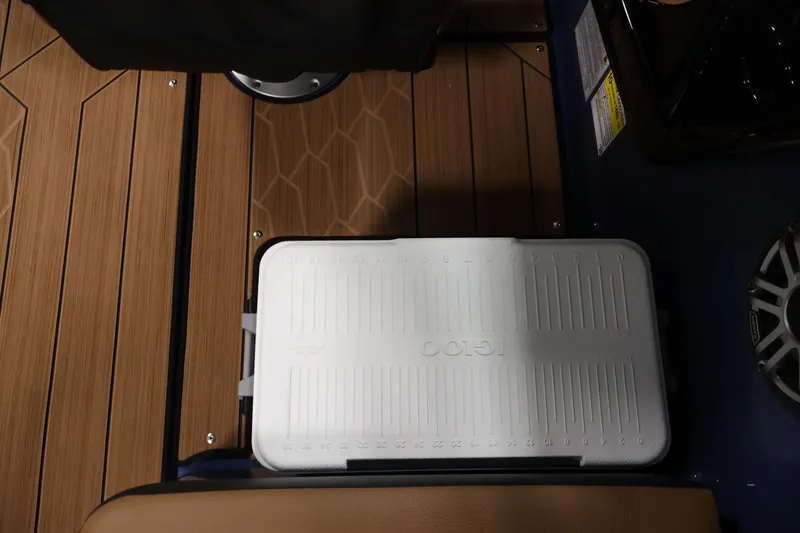 Slide: The Image of Yamaha Boats 222XD 2026 with Igloo cooler on wooden deck. - 40