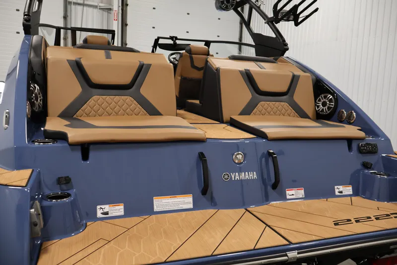 Slide: The Image of Yamaha Boats 222XD 2026 featuring luxurious seating and modern design. - 41